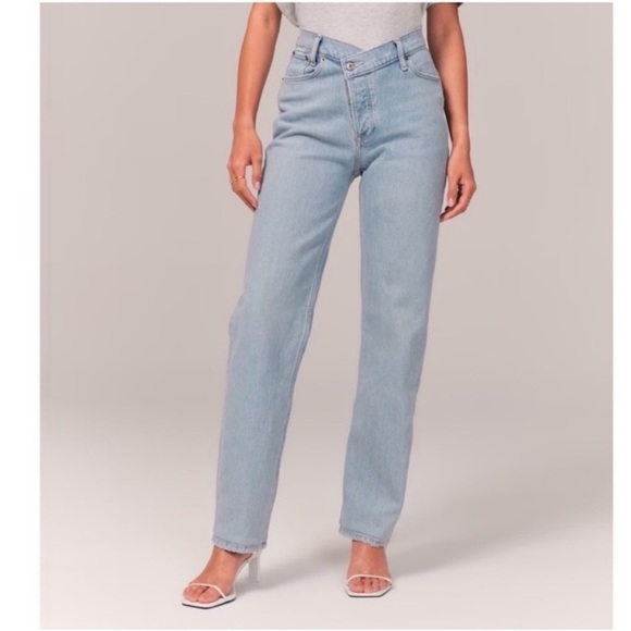 Abercrombie & Fitch High Rise Dad Jean Light With Criss-Cross